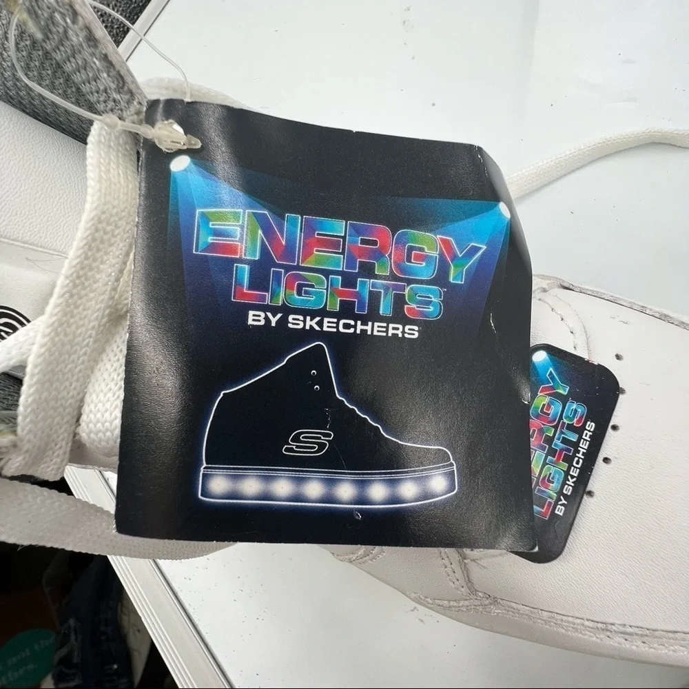 NWT Skechers White Energy Lights Light Up Low Top Sneakers Size 3.5 Kids